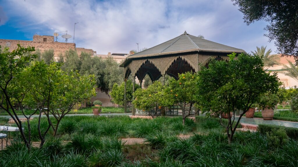 a large building surrounded by trees and bushes